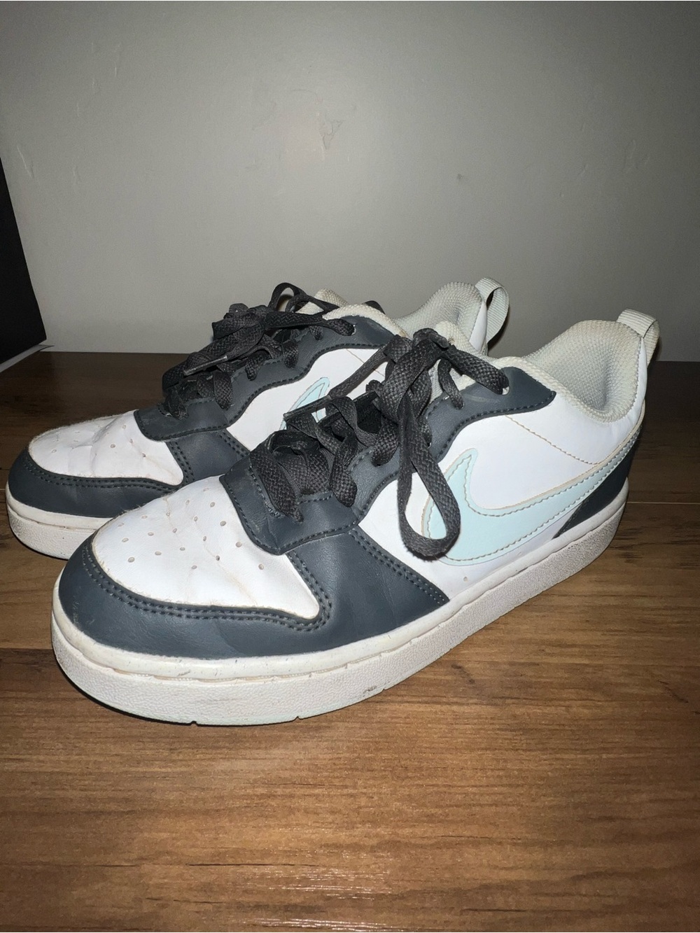 Nike court borough low big kids 5Y